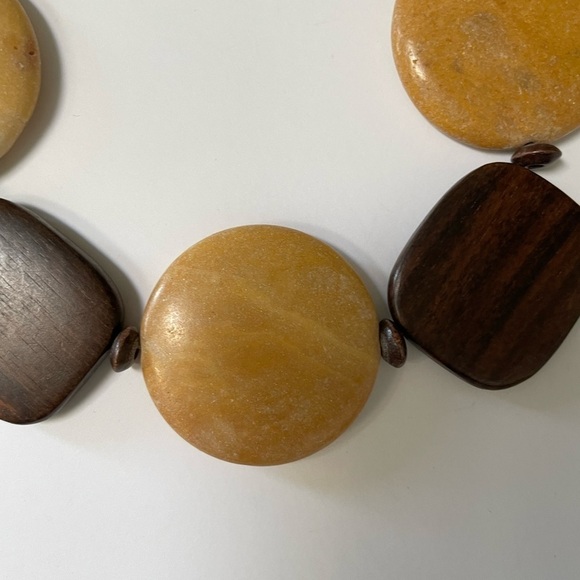 Necklace with wood, stones and glass. - Picture 5 of 5